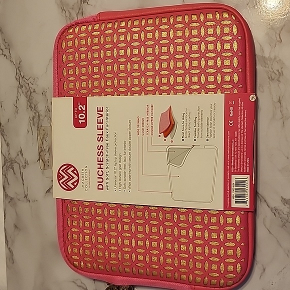 Fashionation duchess pink and gold 10.2 tablet or laptop sleeve - Picture 2 of 6